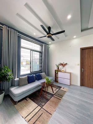 BÁN NHÀ CĂN HỘ 3T 81m2, CẠNH SÂN BAY, DÒNG TIỀN 28TR, KIỆT NHỰA 5M