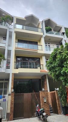 Cho Thuê Nhà Hầm 3 Lầu Thiết Kế Trống Sàn Có Thang Máy KDC HimLam Q7
