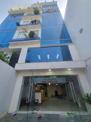 Nhà đẹp mt bàu cát 2_6,5x23mn, trệt 5 lầu, thang máy.