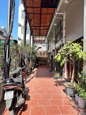 Nhà đẹp trung tâm thạch bàn 33m 5t 4ngủ ngõ rộng,70m ra chợ thạch bà