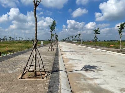 Bán gấp nền đất 90m2, shr, kdc hiện hữu, mặt tiền đường 18m, giá 2ty3