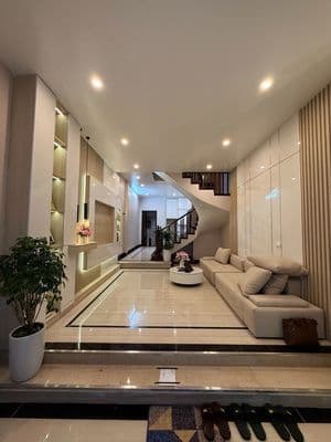 RẺ NHẤT HAI BÀ TRƯNG ! 10m ra ô tô, 5 phòng ngủ , nhà đẹp ở ngay