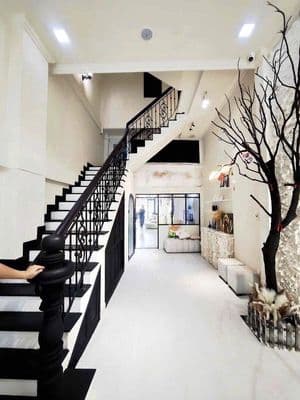 Cho thuê nhà mt đường nguyễn thái bình q1, dt 4x25m, trệt 2 lầu, 68tr