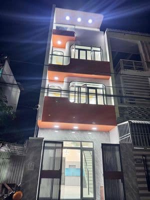 Chính Chủ bán nhà mới xây 4 Tầng sau chợ Long Trường view Landmark