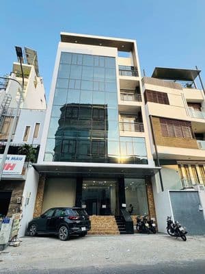 cho thuê tòa nhà 8x30m hoàng hoa thám - 1 hầm 7 tầng - giá 95tr