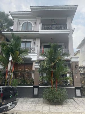 Biệt thự Bình Lợi. DT 14X15M. Trệt 2 Lầu, áp mái. Sát công viên