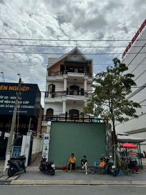 Cho thuê nhà 7 x 30, 3 lầu mặt tiền cmt8 ngay ngã 6 tdm