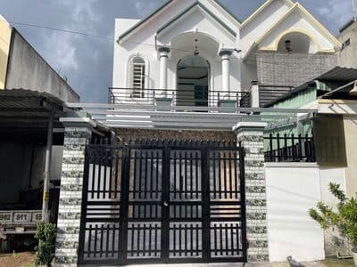 cần bán 2 căn nhà, cạnh chợ Bến Lớn giáp KDL Đại Nam . Giá 1750