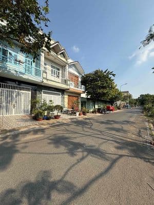 BÁN NHÀ 1 TRỆT -1 LẦU KDC BỬU LONG