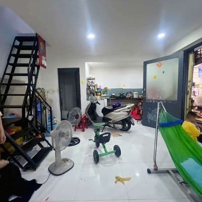 Nhà Đẹp hẻm nhỏ, vị trí đắc địa 439// Đoàn Văn Bơ P.Xóm Chiếu sát Q1