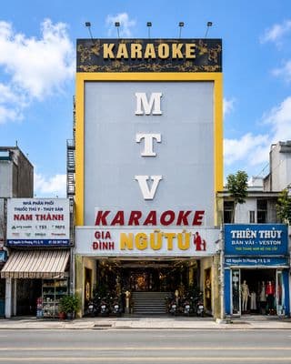 Cho thuê karaoke - 18 phòng hát full nội thất - hầm 9 tầng - giá rẻ