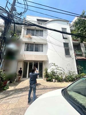 Toà nhà 8.5 x 25 - dtxd 850m2 - 4 lầu trống suốt