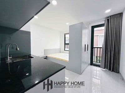 Nhà mới, bancony, nhà xe rộng, đường Phan Xích Long - quá tiện ích