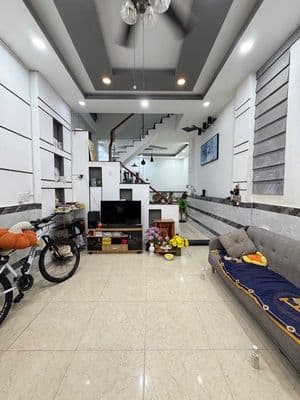 Nhà 1 trệt 1 lầu 4x13 Tỉnh Lộ 10 ngay khu TÊN LỬA