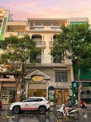 Mặt tiền Cao Thắng, Quận 10. Ngang 8m, giá chỉ 45 triệu.