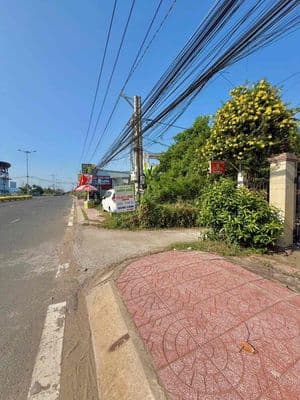 Đât đối diện Aeon quãng trường Mỹ Tho