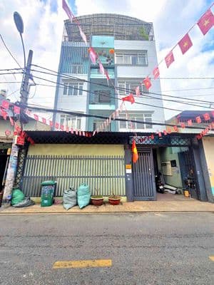 Nhà 5 tầng 10 x 25 mặt tiền Hiệp Thành 6, gần chợ HT, có thang máy.