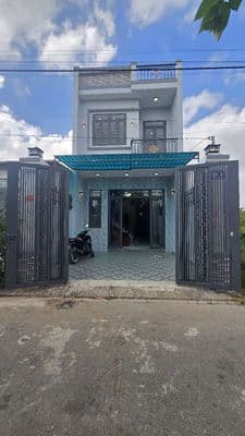 sát Hóc Môn, Nhà Lầu 5x20 mặt tiền đường Nhựa, Bán Gấp, Giá Rẻ !