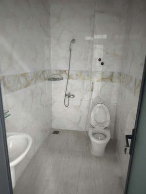 Nhà mới xây chưa ở 4x18 5 tầng trục chính Bình Phú