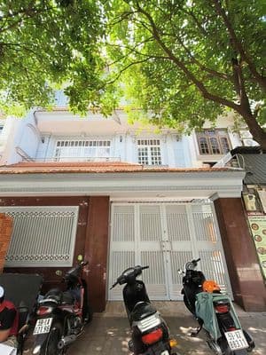 Cho thuê biệt thự khu phan xích long - bình thạnh - nhà 4 lầu st