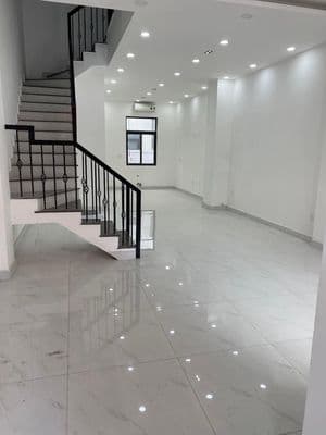 Cho thuê nhà mặt tiền Liên Phường gần Đỗ Xuân Hợp 5x20m 3L4PN
