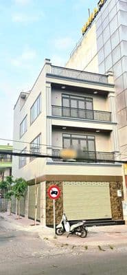Nhà góc 2mt 1 trệt 3 lầu trống suốt có thang máy giá tốt