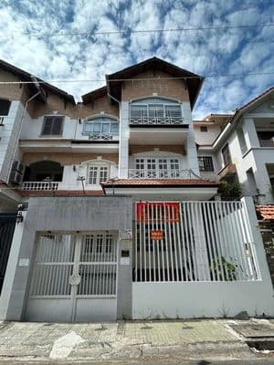 Nhà mới, rộng rãi_hxh nguyễn văn trỗi_9x20m, trệt 3 lầu
