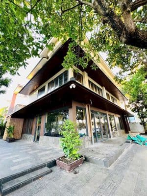 Cho thuê biệt thự 3 mặt tiền trung quận 3