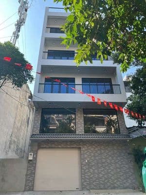 TÒA NHÀ VP XÂY MỚI SÁT MT NGUYỄN OANH HẺM XE TẢI THÔNG