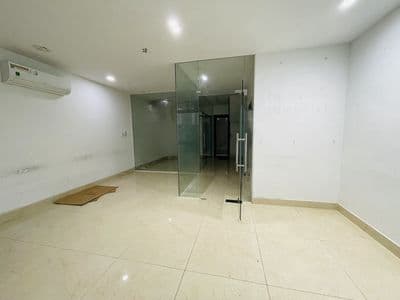 Mặt bằng tầng VP, trang bị sẵn vách kính, có hầm để xe, thang máy