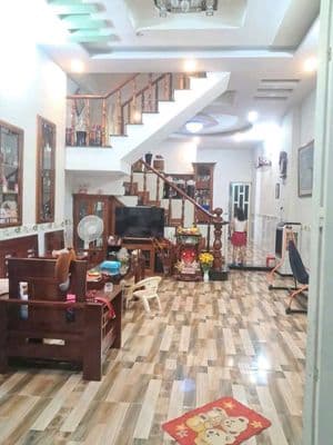 Cho thuê nhà 1 Trệt 2 Lầu gần chợ Dĩ An 1