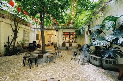 Ngang 10m, hơn 250m2 trống suốt - 60 lê thị riêng quận 1.!