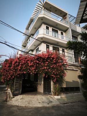 Hạ giá bán gấp nhà góc 2 mặt tiền khu dân cư gần quận 7