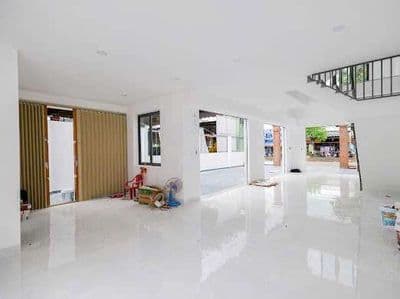 Nhà dt lớn mới xây thích hợp kinh doanh