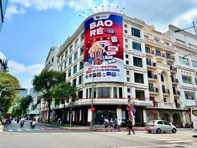 Góc 2mt - đồng khởi - lê thánh tôn q1 mb 200m2