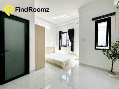 STUDIO 35m2 TRỐNG SẴN CÓ BAN CÔNG THANG MÁY NGAY VÒNG XOAY DÂN CHỦ