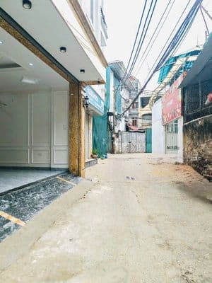 Nhà mới -phạm văn đồng- cổ nhuế -thang máy - gara ô tô trong nhà