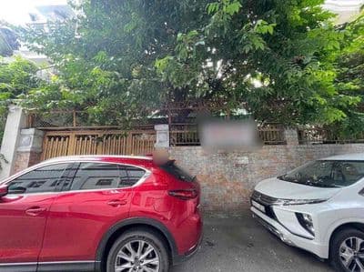 Biệt thự sân vườn mặt tiền rộng - nhiều cây xanh - quận phú nhuận !