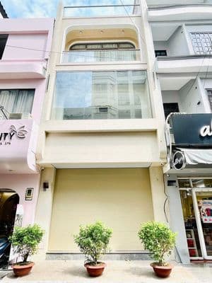 SIÊU PHẨM, 796A Sư Vạn Hạnh,Quận 10, ngang 5m, sàn suốt. Giá chỉ 3x.