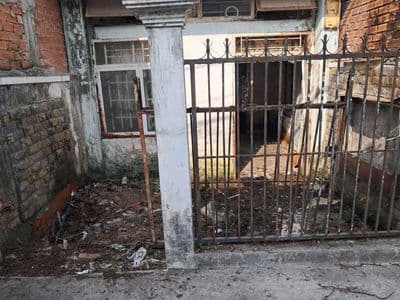 Nhà cũ Nát sổ hồng riêng Tái kết cấu sử dụng sát Q7