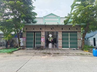 Bán trọ bến Cát giá rẻ 300m2 có 2kiot +8p có thu nhập 16tr/th. gần KCN