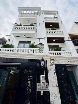 CẦN BÁN GẤP NHÀ 3 LẦU GIÁ RẺ CHÍNH CHỦ