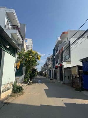 Siêu rẻ, hẻm xe hơi ngay Nguyễn Duy Trinh, nhà mới vào ở ngay