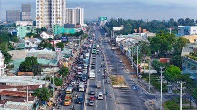Chính chủ gửi bán căn nhà phốđường xe hơi kề MT quốc lộ 13
