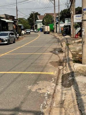 cần bán nhà mặt tiền đường hà huy giáp quận 12.ngang 5,5 dài 50nở hậu