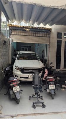 Bán biệt thự Dương Quảng Hàm, P5, sát bên bờ Kênh Tham Lương, dt 7x20m