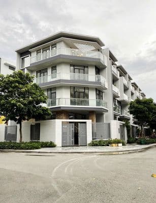 Cho thuê Nguyên sàn văn phòng đẹp, thang máy, máy lạnh đầy đủ