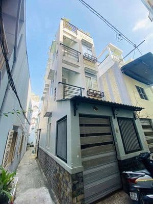 Góc 2MT Lê Hồng Phong, Quận 5, cách MT 30M. 4 tầng, giá 6,9 tỷ