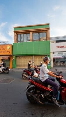 Nguyên căn lê văn sỹ 8m x 20m trệt lầu trống