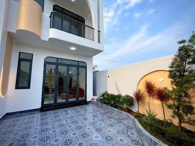 NHÀ ĐẸP SÁT QUÃNG TRƯỜNG